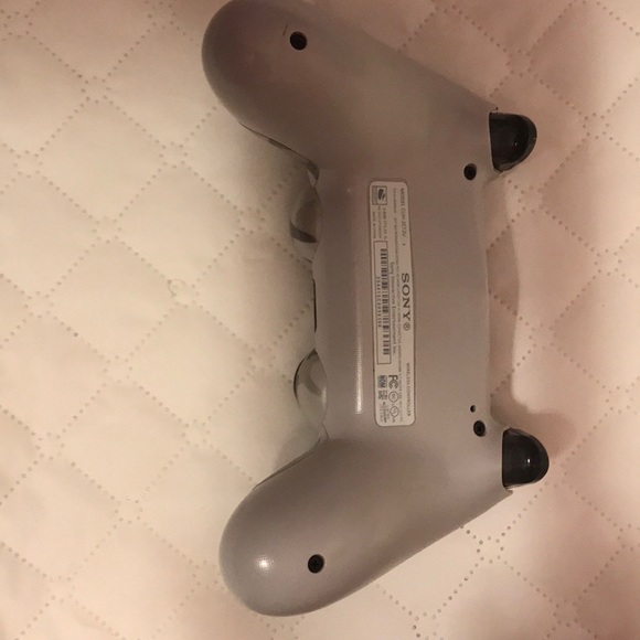 Ps4 controller - Picture 2 of 3